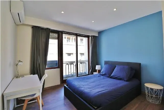 3 Pieces 55M2 - 30 M De La Mer Nice 0*,  France